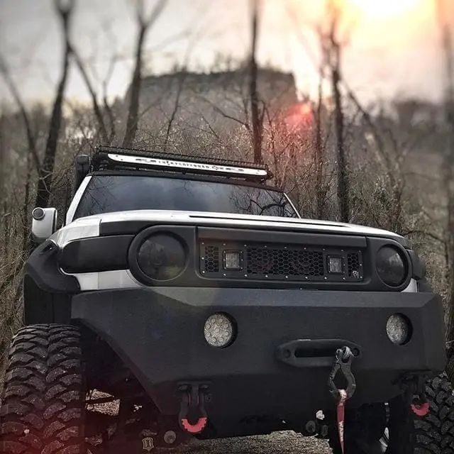 Front End Friday! #FJcruiser built by @luckysoffroad for @natefx. #RedRiverGorge #SunSet #GetOutdoors