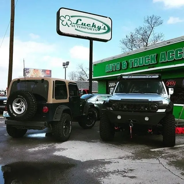 Got the FJ out here @luckysoffroad today for the meet up. Have a few trucks and Jeeps rolling in now!