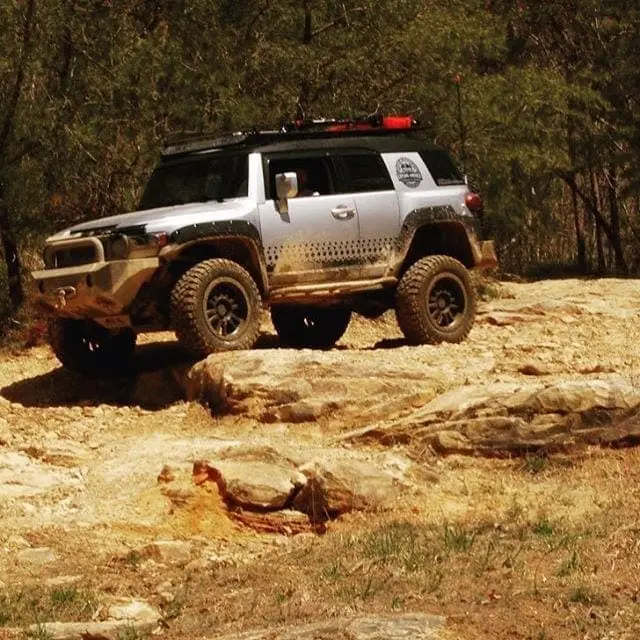 Side Shot Saturday! #FJcruiser #RockCrawling #GoingDown #RedRiverGorge