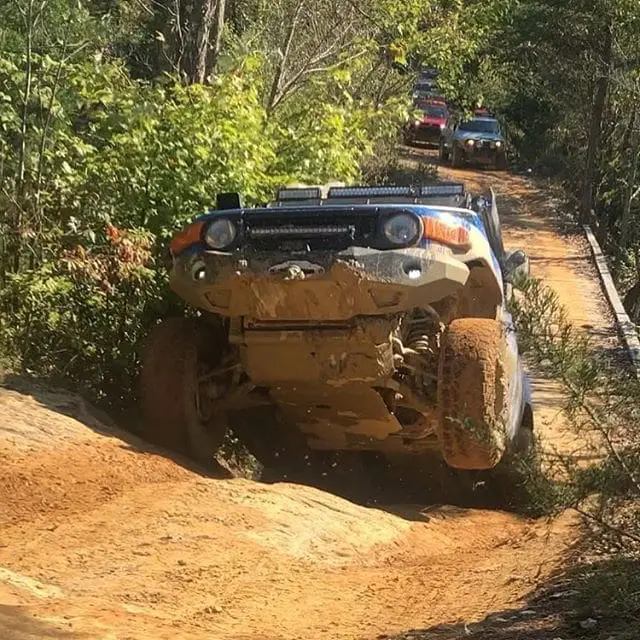 FJ Wave Wednesday! Say hello to @catzauto_tom in #RedRiverGorge! #FJcruiser #FJwave #Offroad #Overland #ThreeWheel