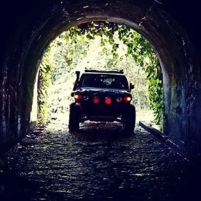 Coming in to Halloween week like an @inlandexpeditions FJ in an adventure tunnel! Who has plans? 
#Halloween #RedRiverGorge #DBBB #FJCruiser
