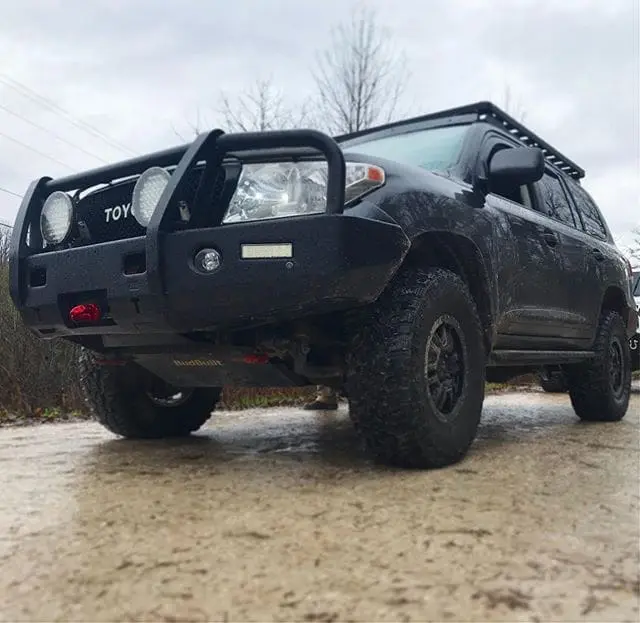 Got the pleasure to ride with this 200 Series Land Cruiser! Definitely a sweet rig. 
#200series #landcruiser #landcruiser200 #offroad #wheeling #overland #overlanding #getoutside