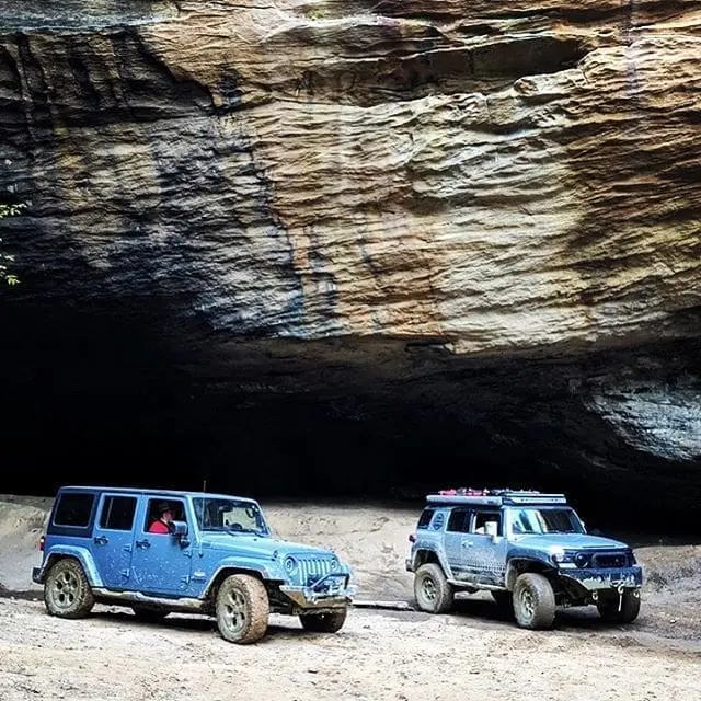 Front end Friday! See Jeeps and Toyotas can play nicely together. 
#FrontEndFriday
#Jeep #Wrangler 
#Toyota #FJcruiser