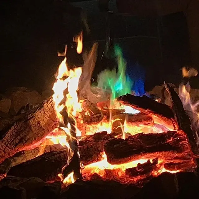 It’s definitely campfire season. Who else is spending evenings around warm flames with friends?
