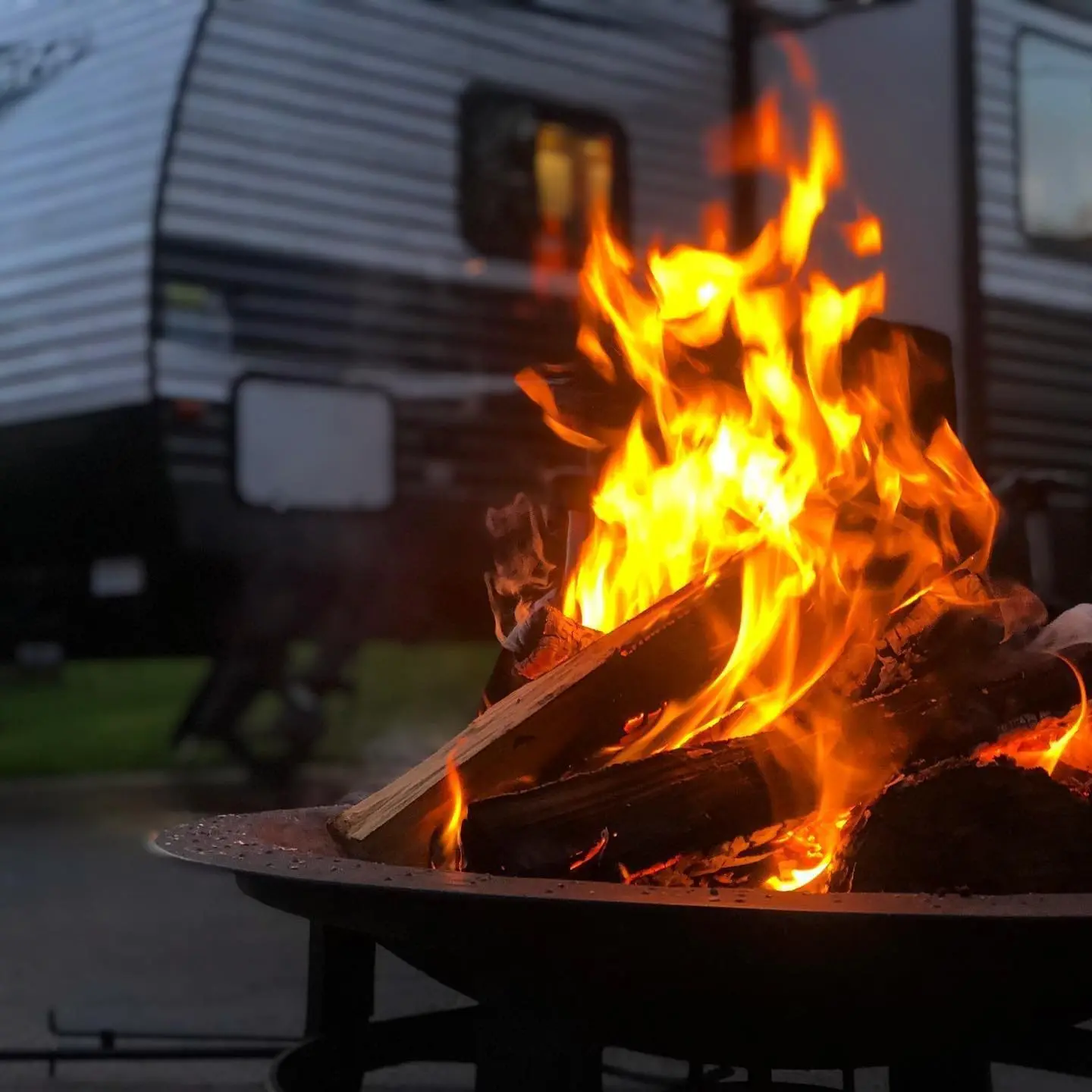 Backyard fire pit. Who else is doing this tonight? .
.
.
.
#TeamKentucky #SafeAtHome #Patriot #FirePit #Quarantine #Campfire #FamilyTime #HomeLife