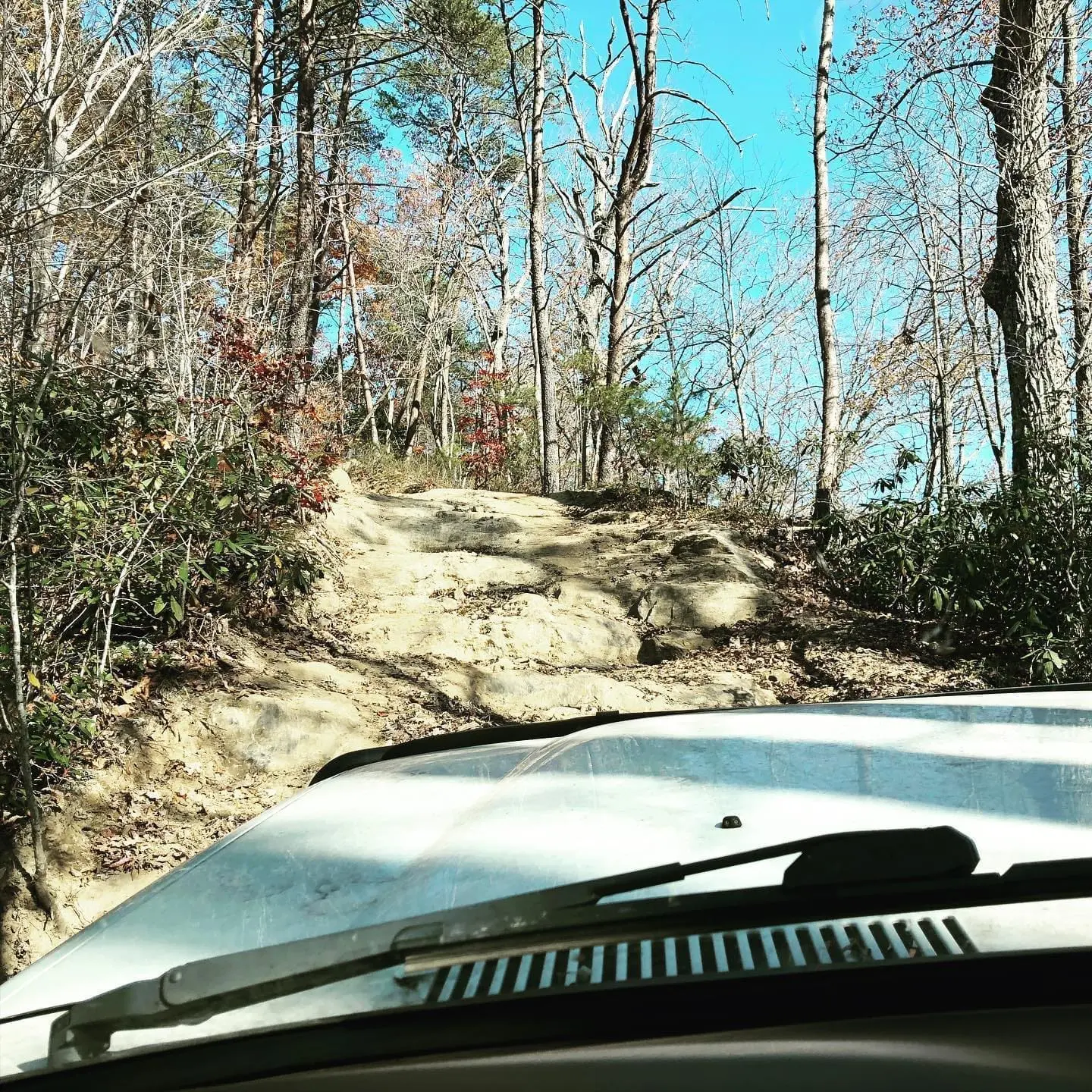 Off-road obstacles never look as big when photographed. Am I right? 
.
.
.
.
.
#RockCrawling #RoackCrawler #LandCruiser #Offroading #Overlanding #RedRiverGorge #ZoeKY #HotDamn