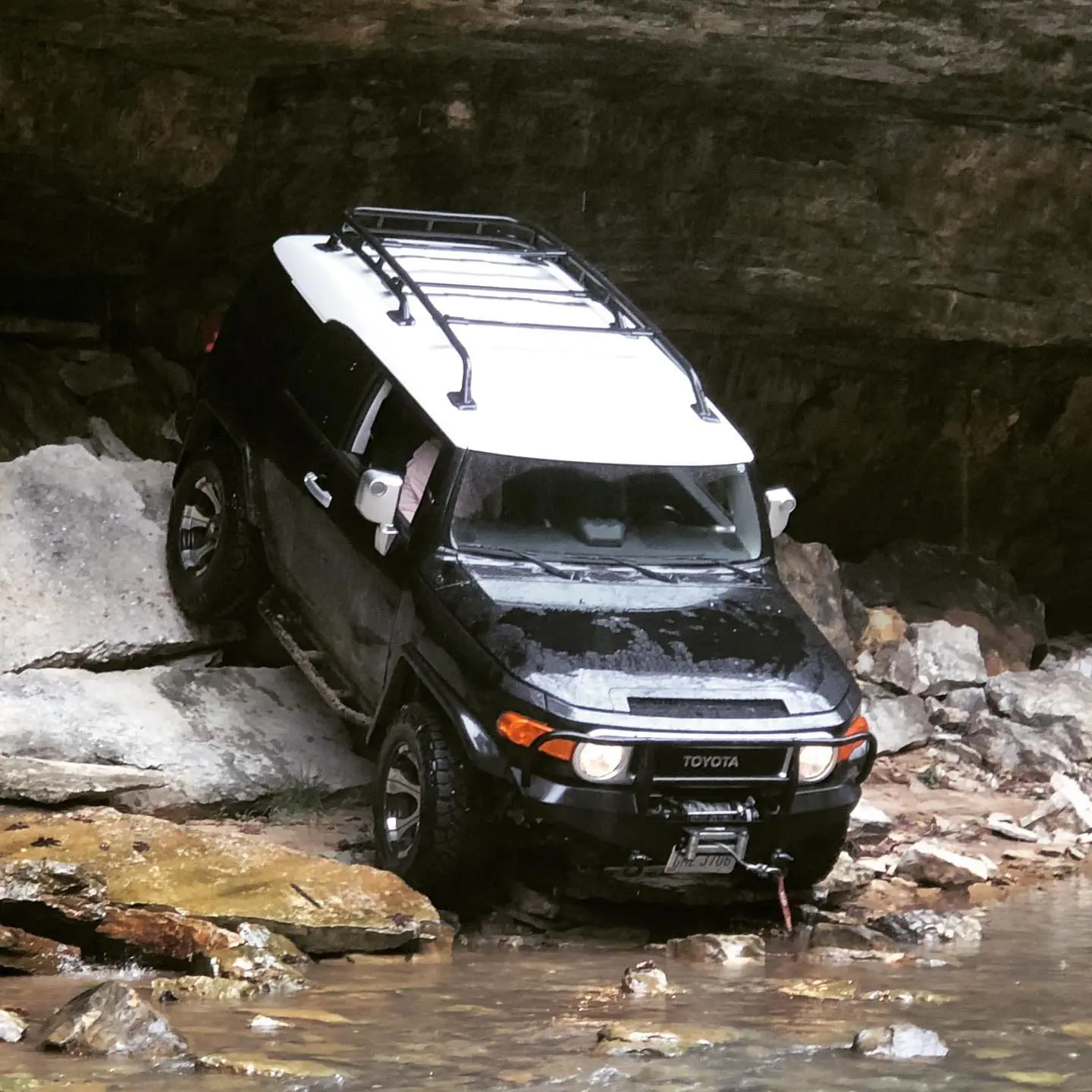 Back that thang up. 
.
.
.
.
.
.
#ParkAnywhere #Parking #Offroading #Overlanding #OverlandingUSA #OverlandBound #Toyota #FJCruiser