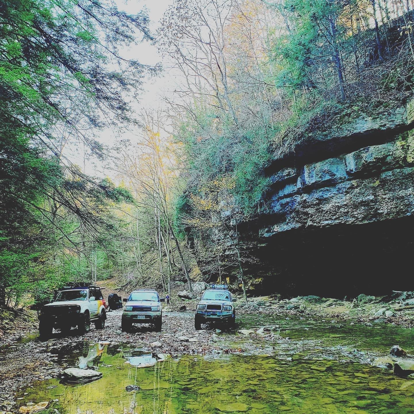 Just some off-road Toyotas in their natural habitat. 
.
.
.
#LandCruiser #4Runner #Tacoma #Overland #Offroad #Dbbb #RedRiverGorge #Adventure #4×4 #GetOutside